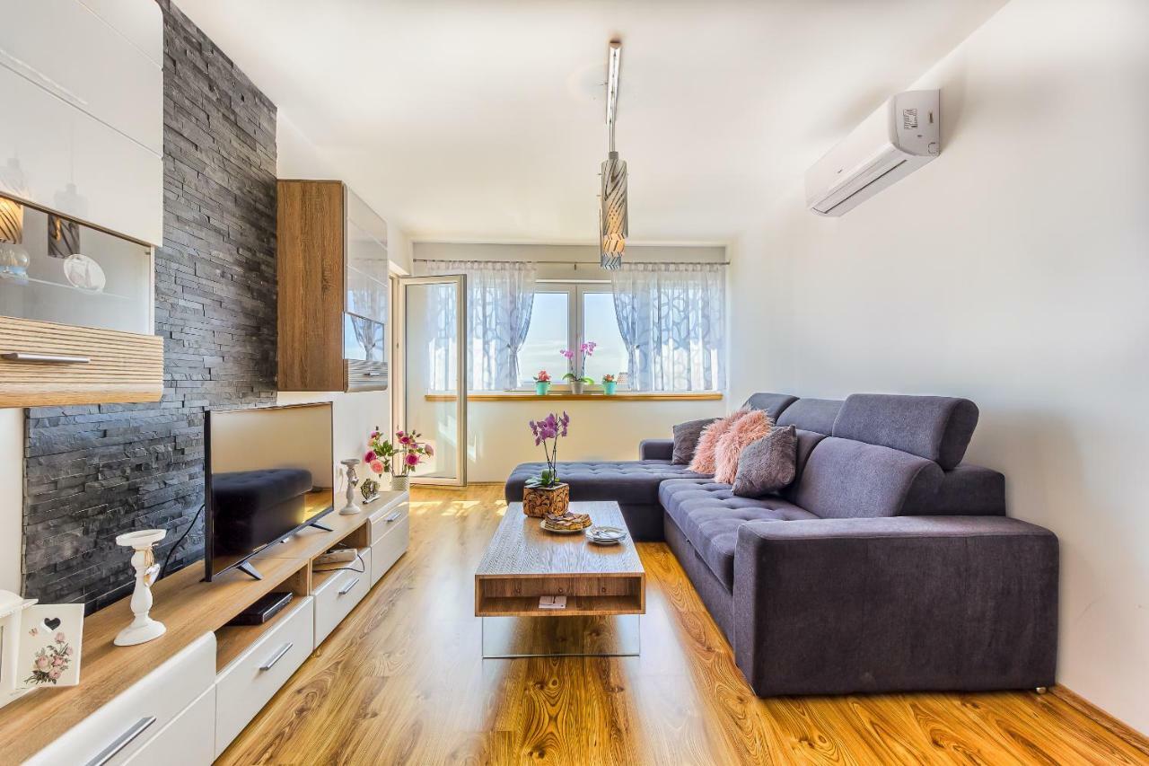 Modern Apartment With Large Pool&Sea View Каштела Екстер'єр фото