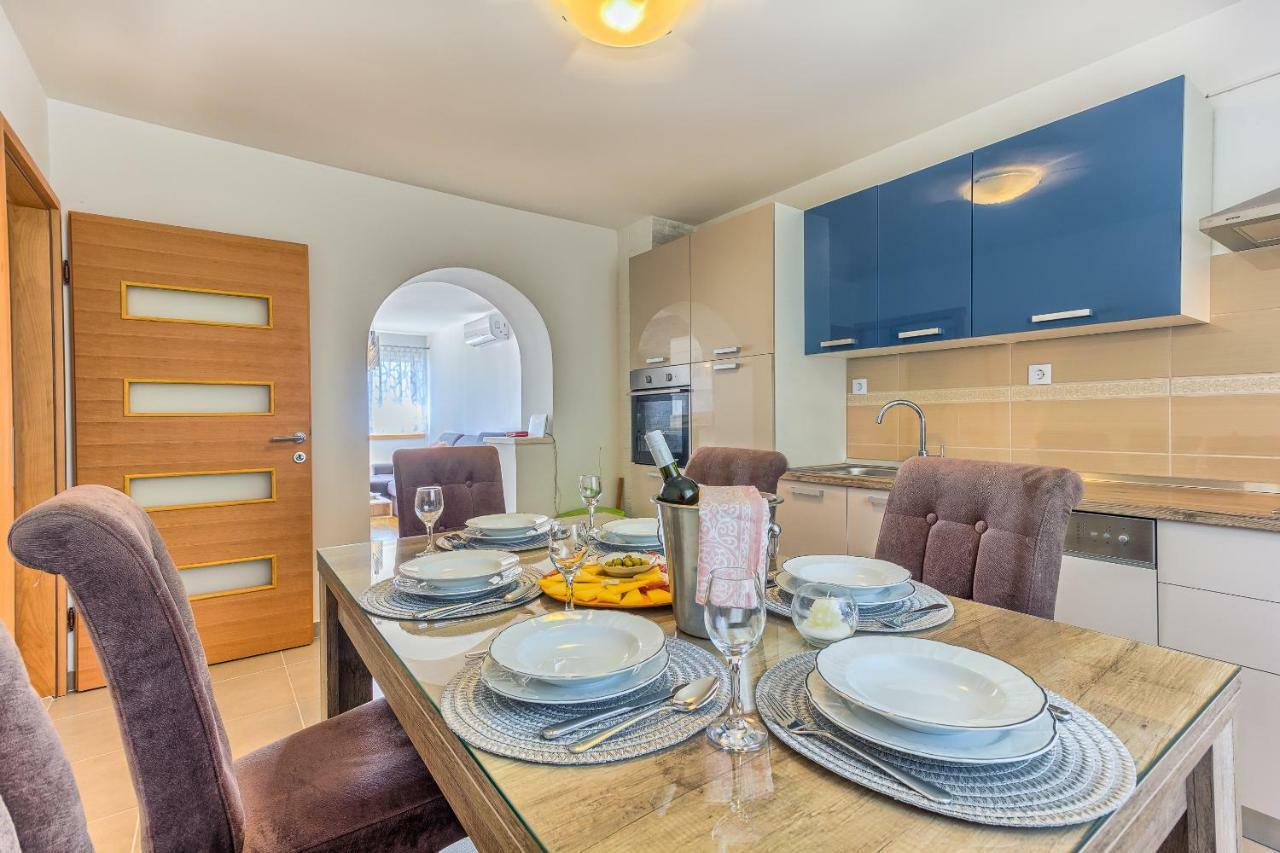 Modern Apartment With Large Pool&Sea View Каштела Екстер'єр фото