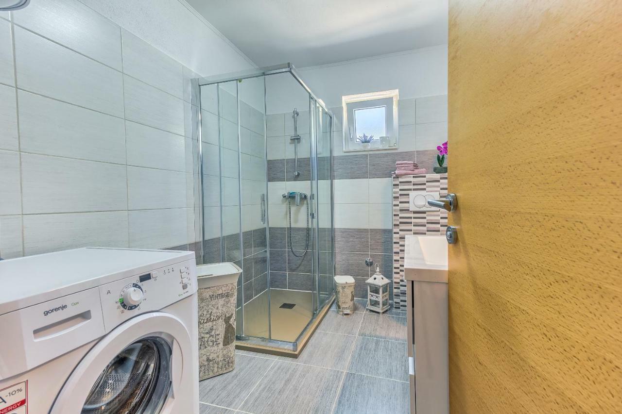 Modern Apartment With Large Pool&Sea View Каштела Екстер'єр фото